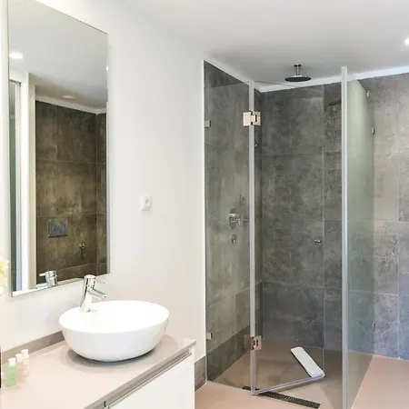 Oscar Concept Aparthotel 4*