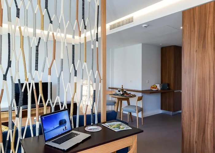 Aparthotel Oscar Concept 4*